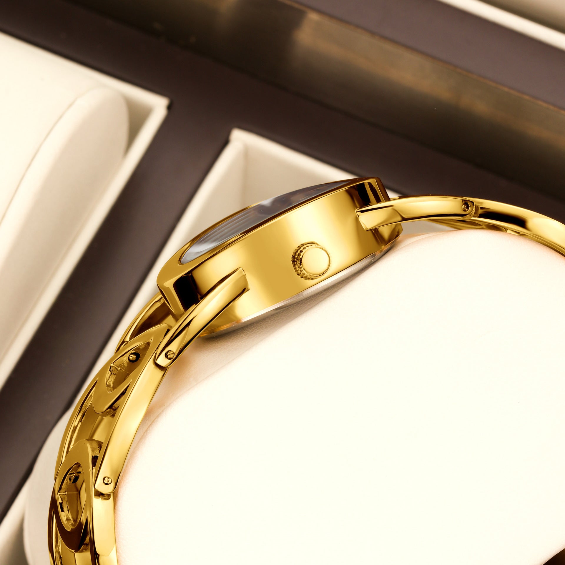 Affordable Luxury Waterproof Quartz Womens Watch