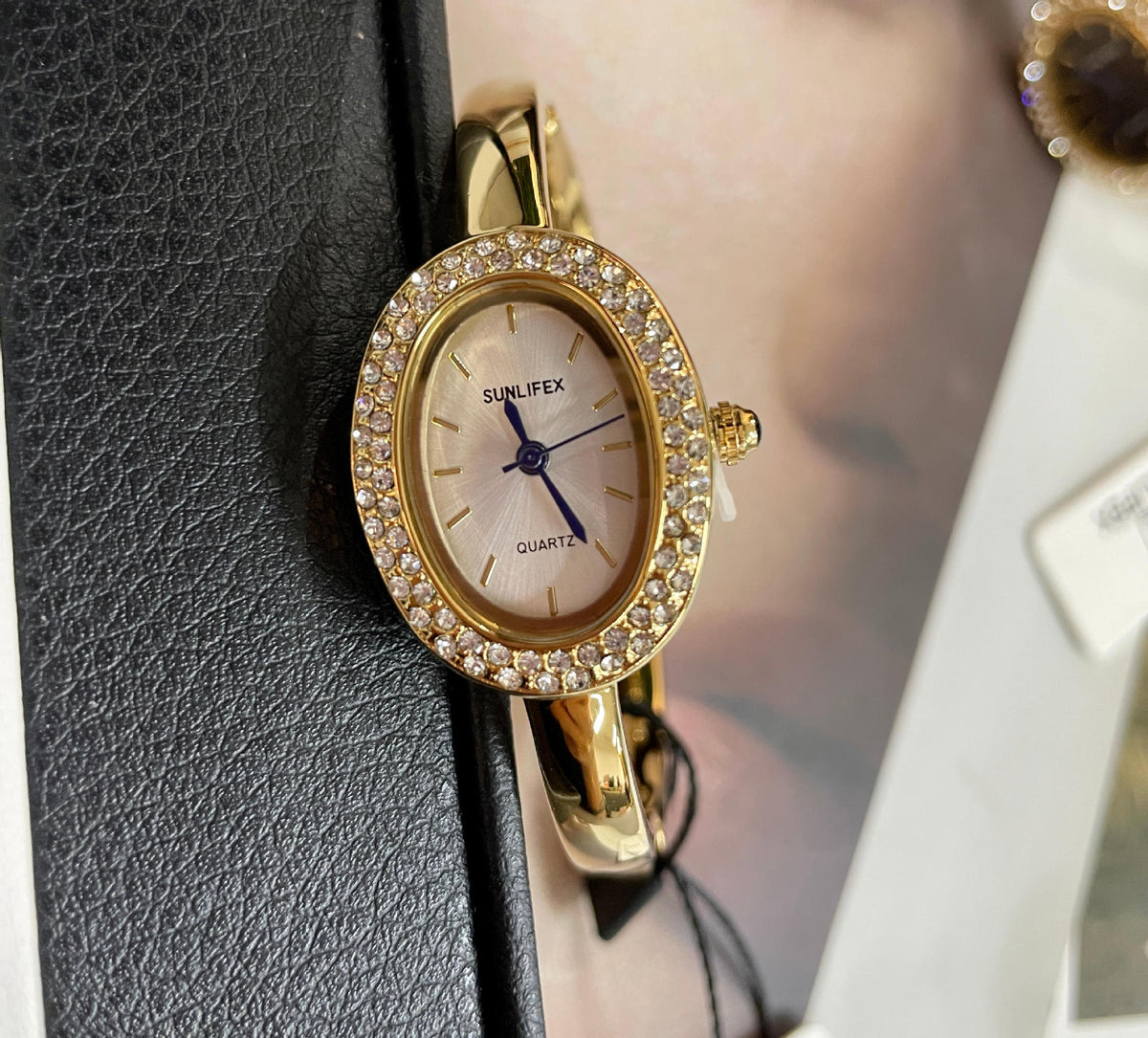 Lady's Rose Gold Diamond Bezel Luxury High-end Niche Design Oval Bracelet Watch