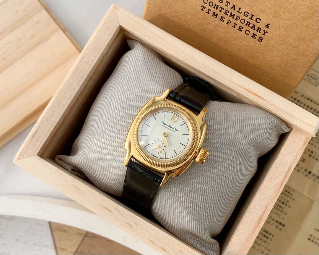 Temperament Vintage Square Watch – Unisex 28mm Genuine Leather Quartz Timepiece