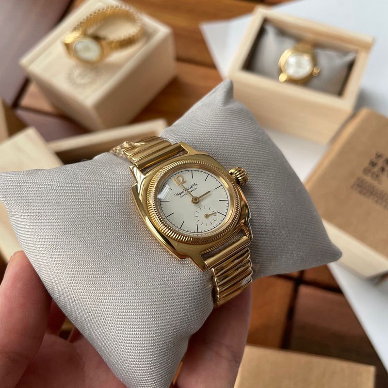 Temperament Vintage Square Watch – Unisex 28mm Genuine Leather Quartz Timepiece