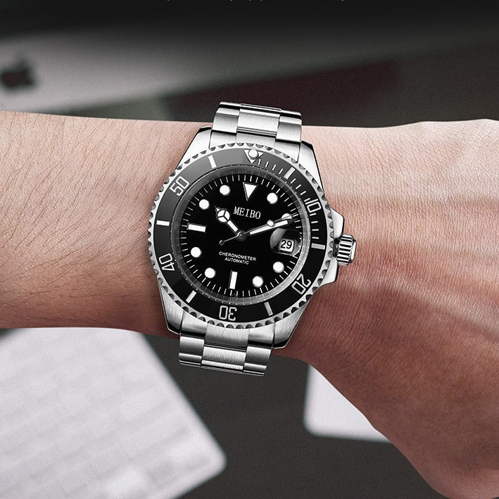 Magnifying Glass Calendar Mens Watch With A Steel Strap