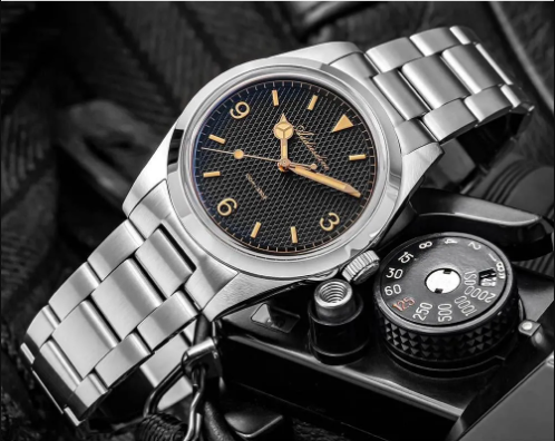 36mm Vintage Explorer Style Watch: Sweep Second Quartz | 100M Waterproof | K1 Bubble Glass