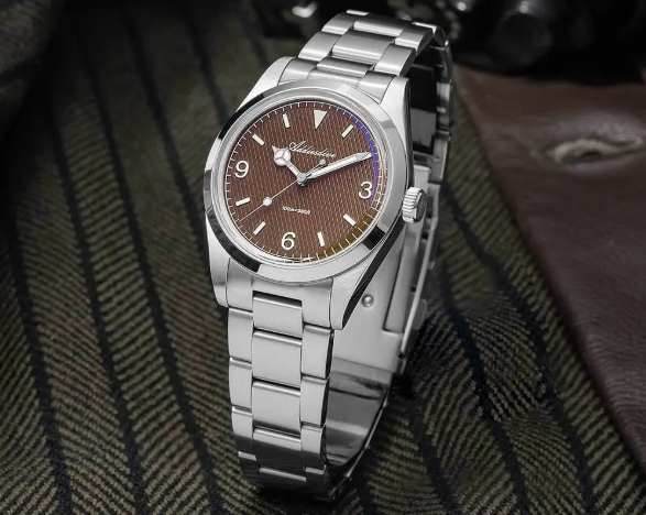 36mm Vintage Explorer Style Watch: Sweep Second Quartz | 100M Waterproof | K1 Bubble Glass